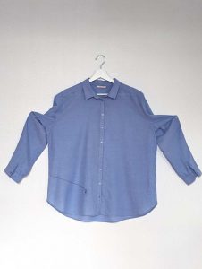 chemise unie bleue customisée manches longues